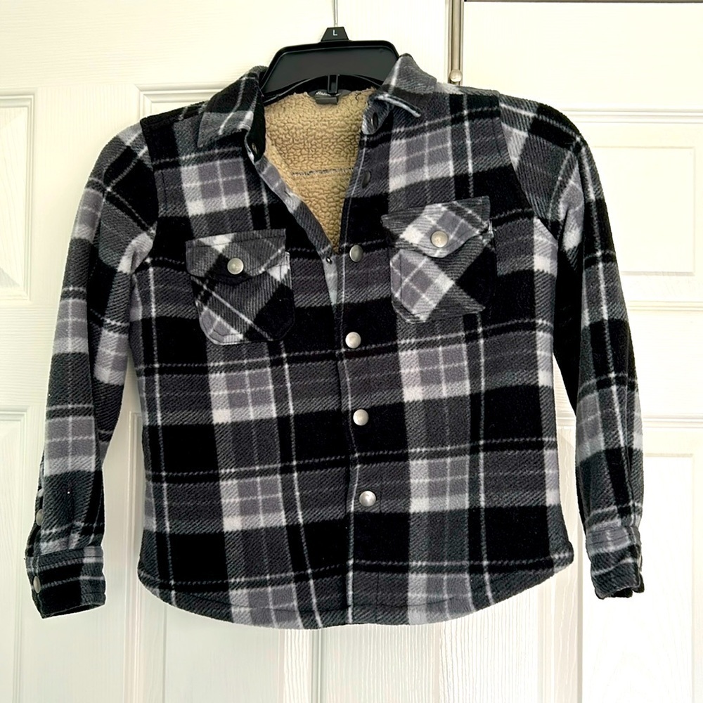 🔵Eddie Bauer boys 6/7 Sherpa lined flannel jacket
